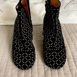 Chanel chain detail suede booties 41